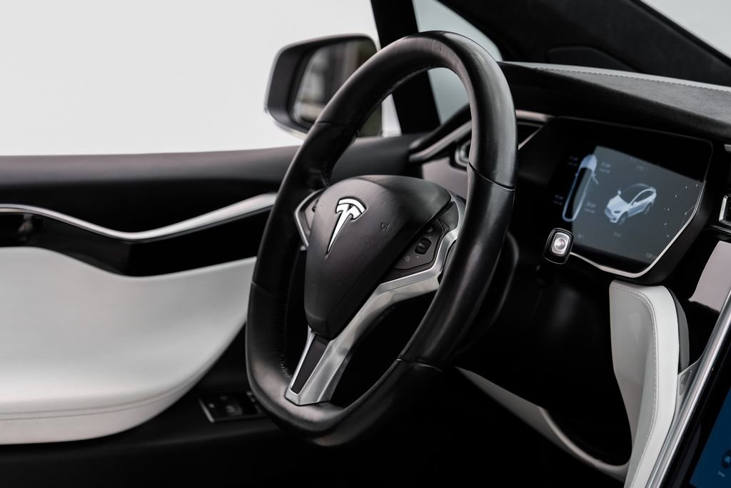 Used 2017 Tesla Model X 75D AWD/4WD image 17