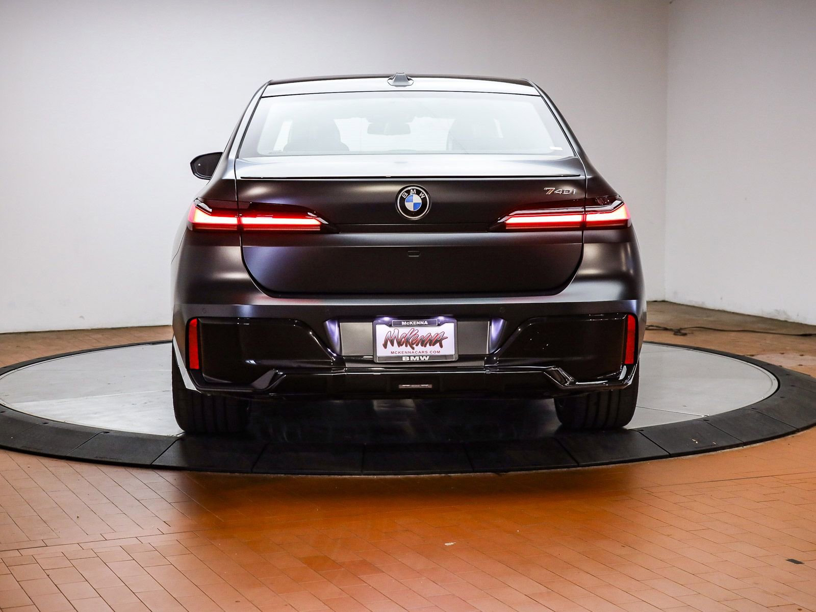 Used 2026 BMW 740i w/ Premium Package RWD image 3