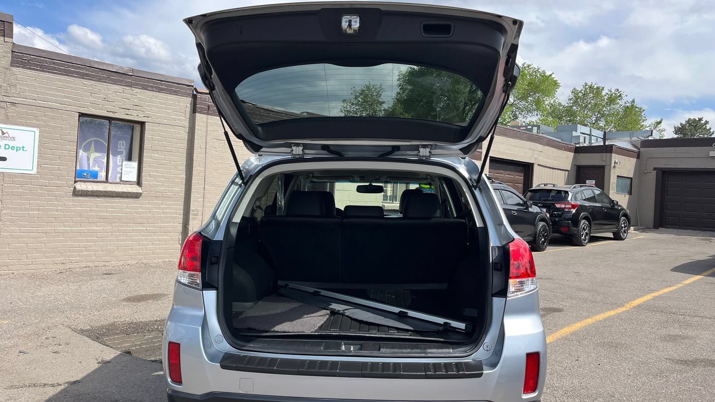 Used 2013 Subaru Outback 2.5i Limited w/ Moonroof Pkg AWD/4WD image 23