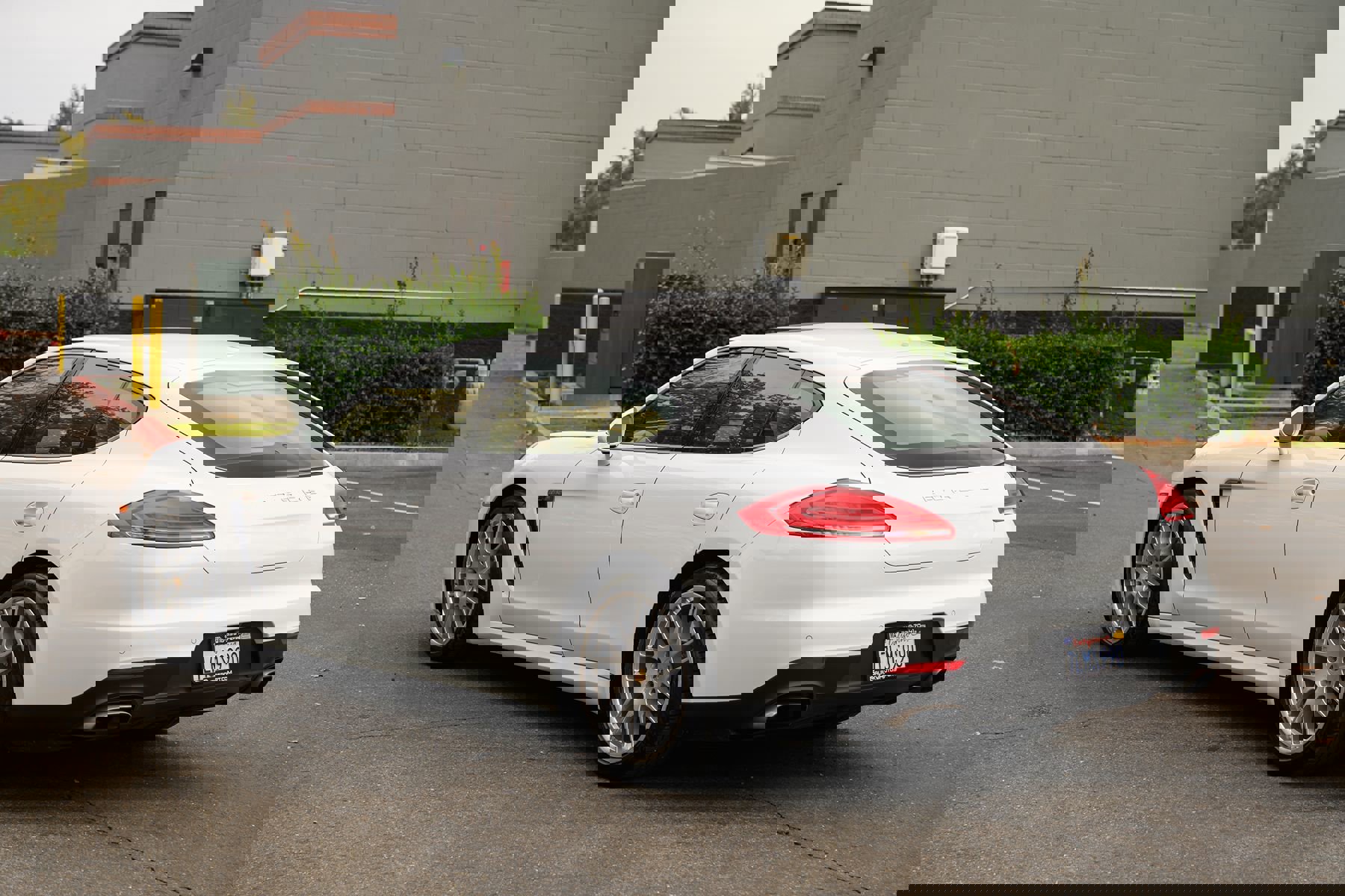 Used 2015 Porsche Panamera 4 image 5