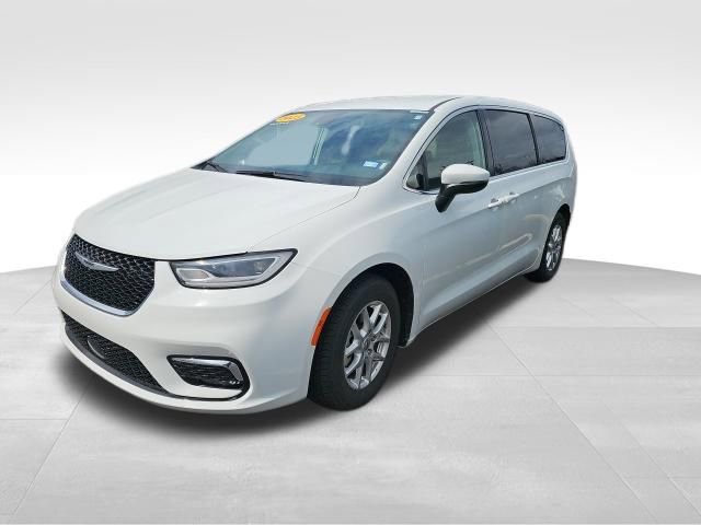 Used 2023 Chrysler Pacifica Touring-L image 1