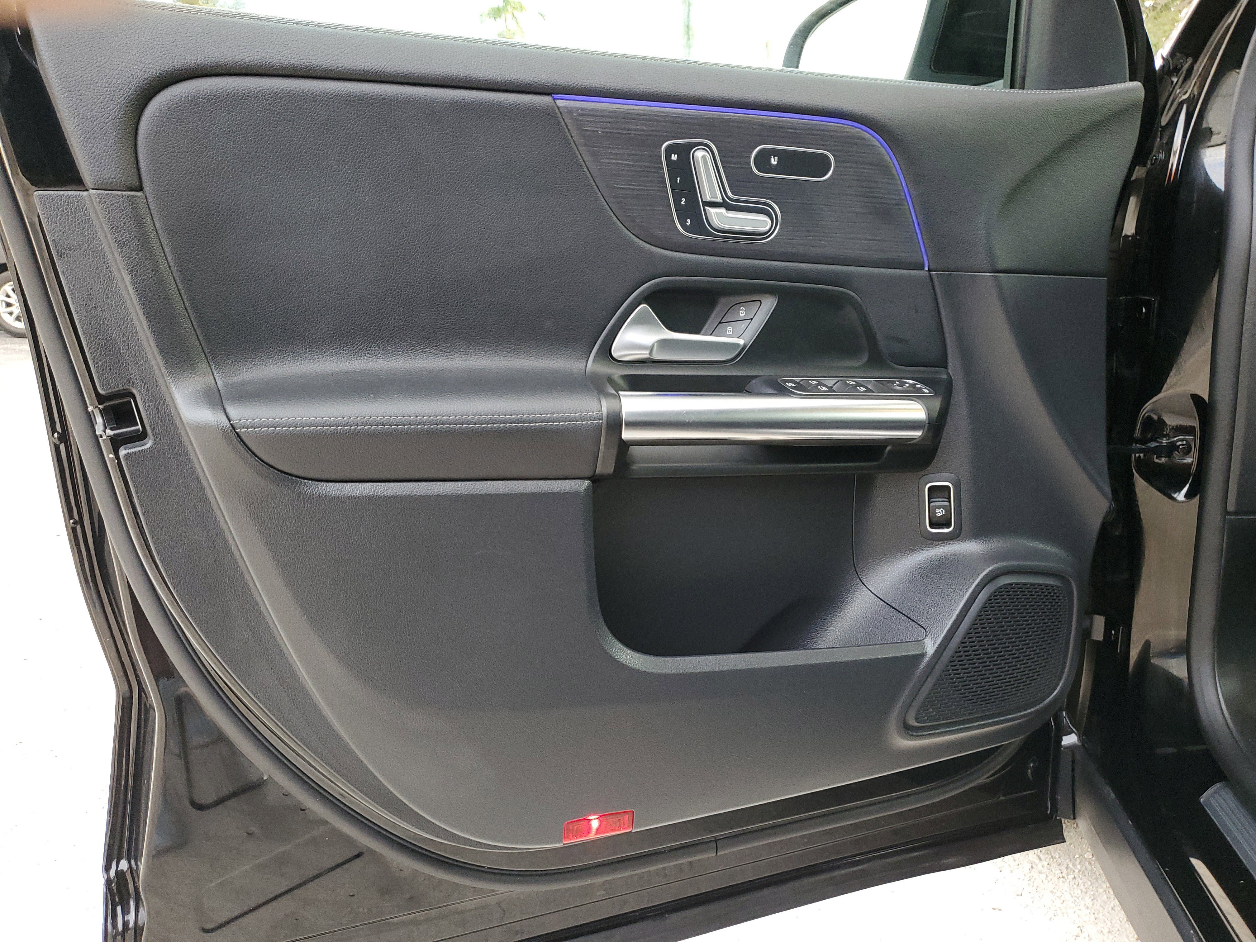 Used 2023 Mercedes-Benz GLA 250 w/ Premium Package image 17