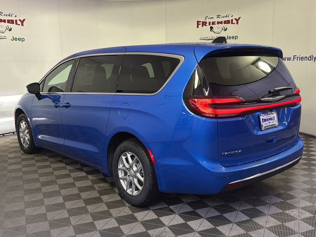 New 2026 Chrysler Pacifica Select image 4