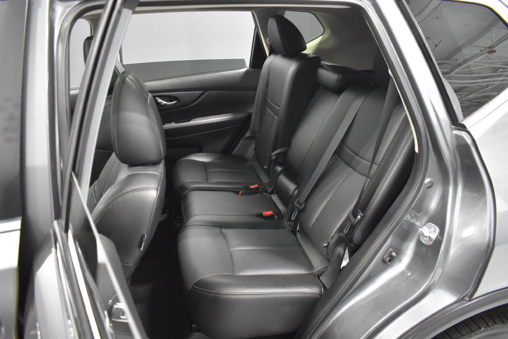 Used 2015 Nissan Rogue SL w/ SL Premium Package AWD/4WD image 32