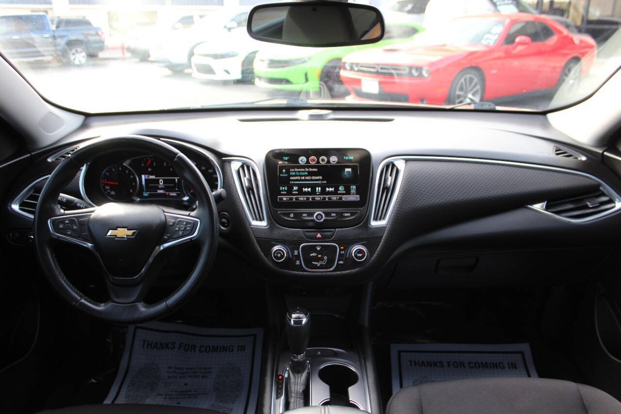 Used 2018 Chevrolet Malibu LT FWD image 19