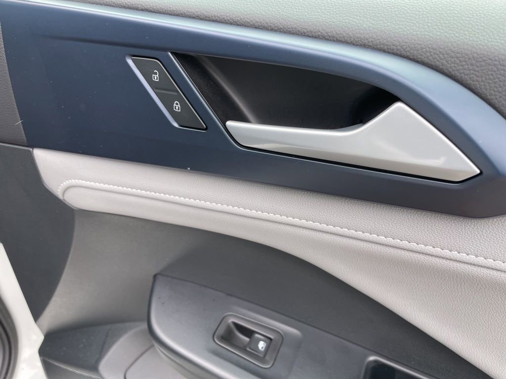 Used 2024 Volkswagen Taos SE image 30