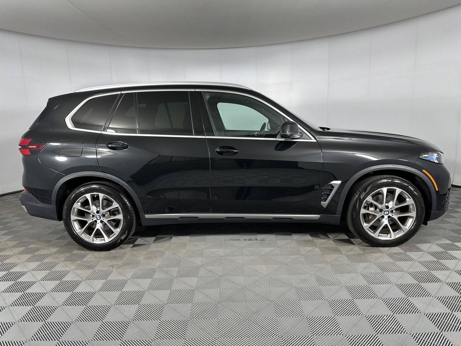 Used 2024 BMW X5 xDrive40i w/ Premium Package AWD/4WD image 24