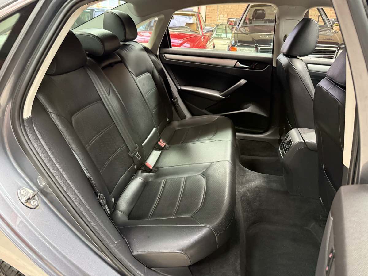 Used 2013 Volkswagen Passat 2.5 SE FWD image 25