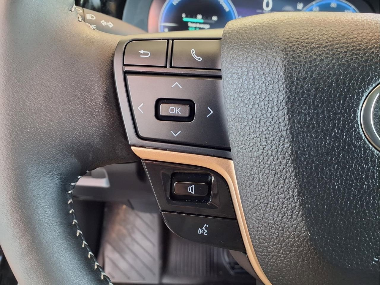 Certified 2025 Toyota Crown Signia w/ Advanced Technology Package image 28