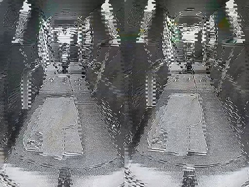 Used 2023 Chevrolet Traverse LT image 50