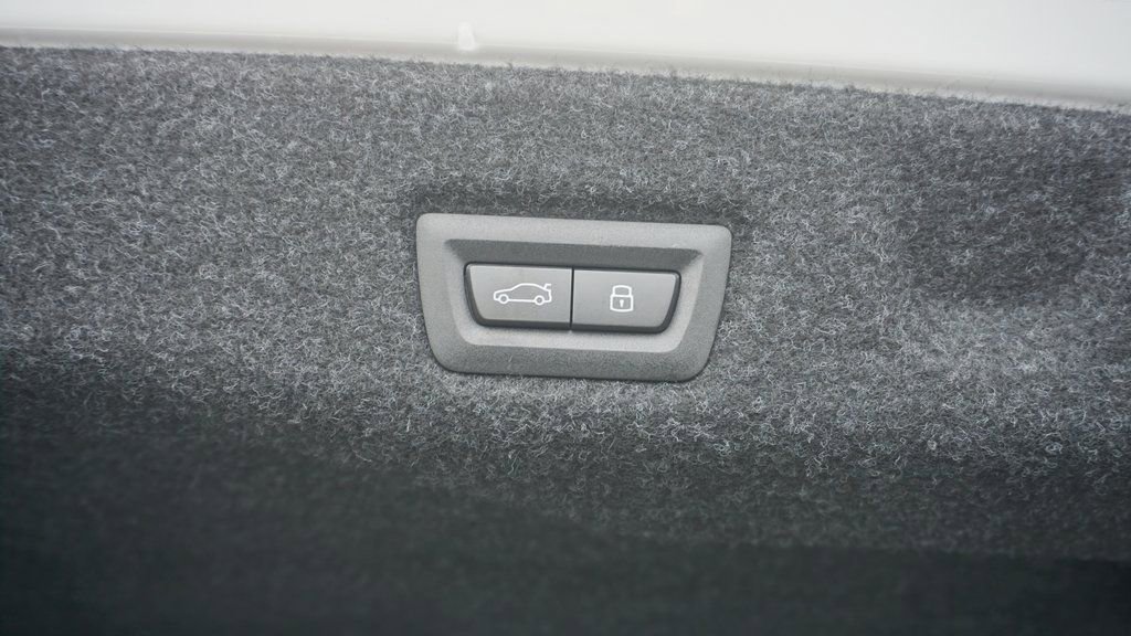 Used 2026 BMW 530i xDrive w/ Premium Package image 6