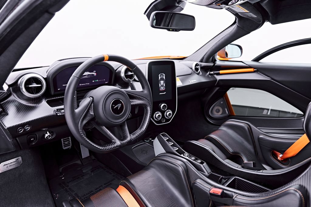 Used 2019 McLaren Senna RWD image 2