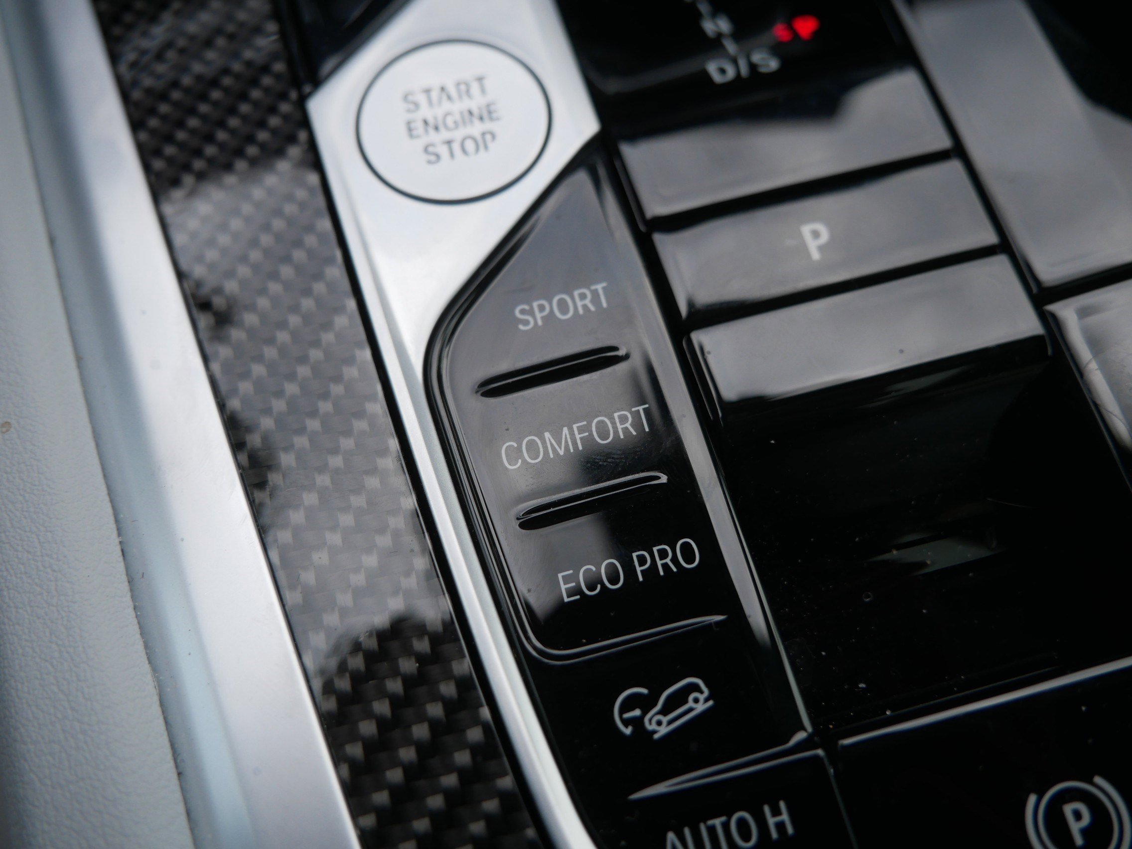 Certified 2025 BMW X6 M60i w/ Parking Assistance Package image 32