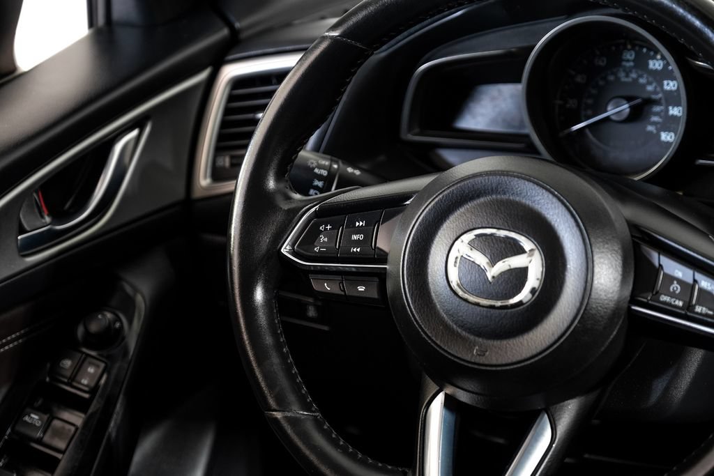 Used 2018 MAZDA MAZDA3 Touring FWD image 13