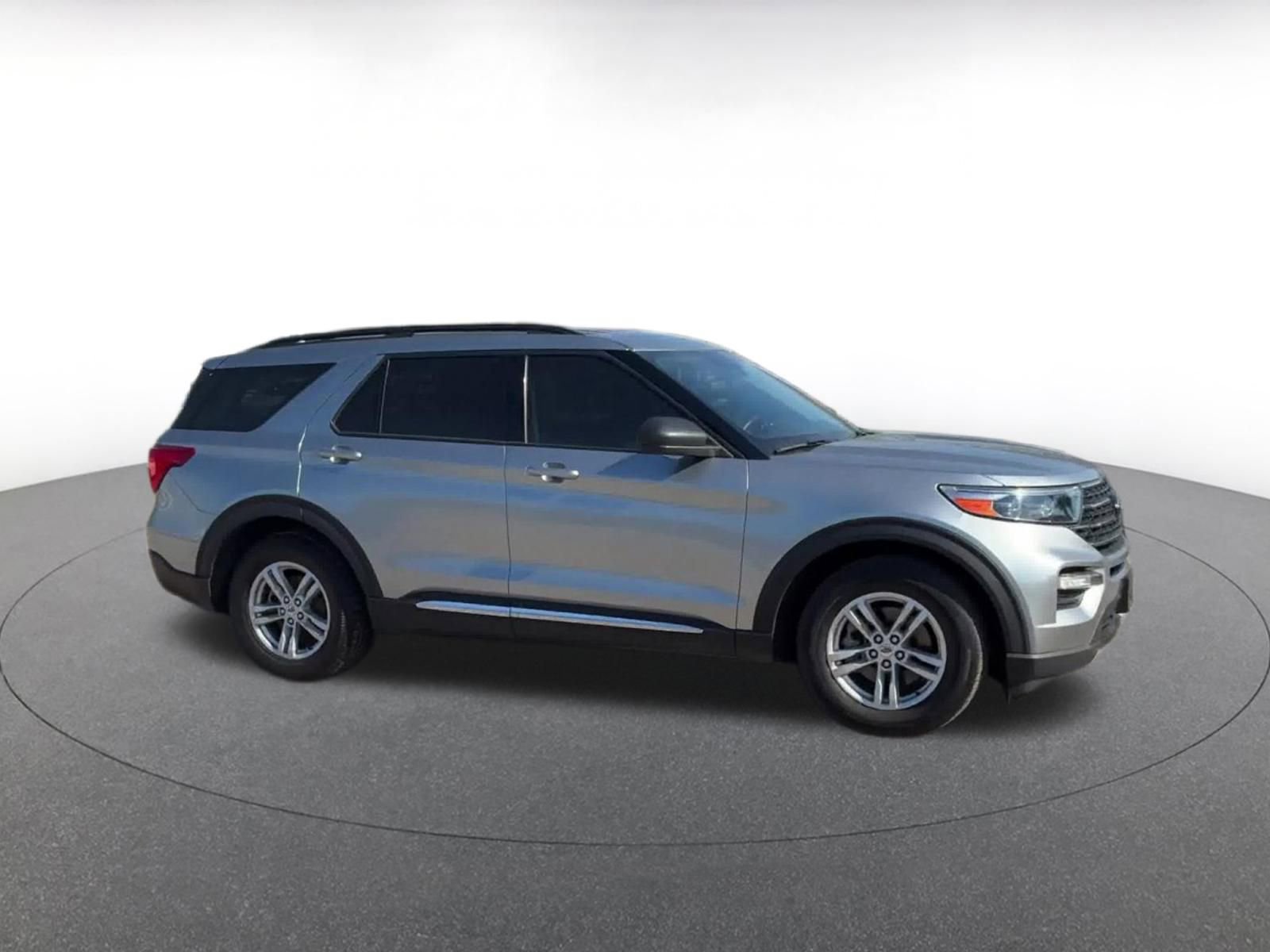 Used 2024 Ford Explorer XLT w/ Equipment Group 202A image 2