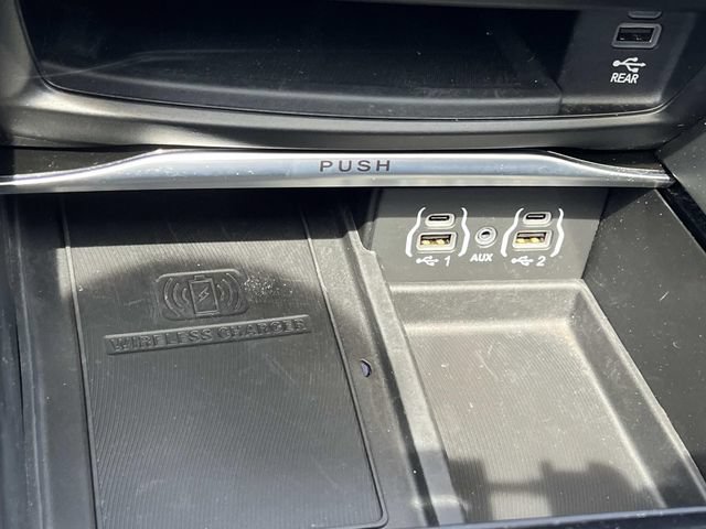 Used 2023 Chrysler Pacifica Limited w/ Uconnect Theater Family Group FWD image 30