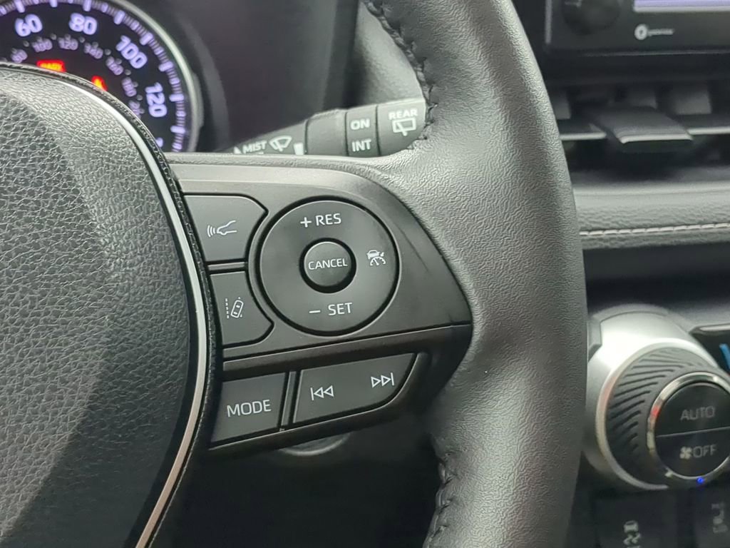 Used 2021 Toyota RAV4 XLE image 19