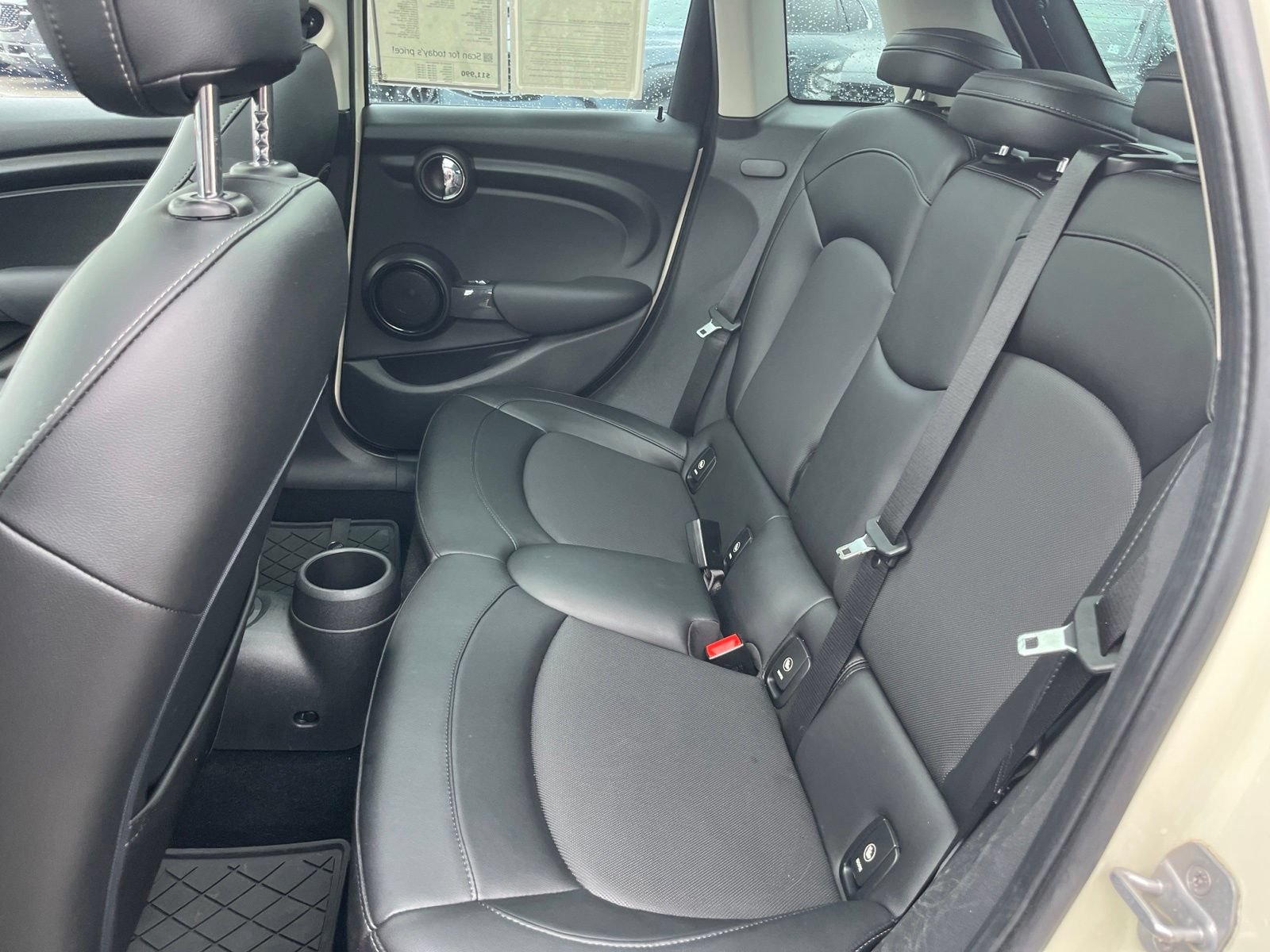 Used 2016 MINI Cooper 4-Door Hardtop FWD image 27