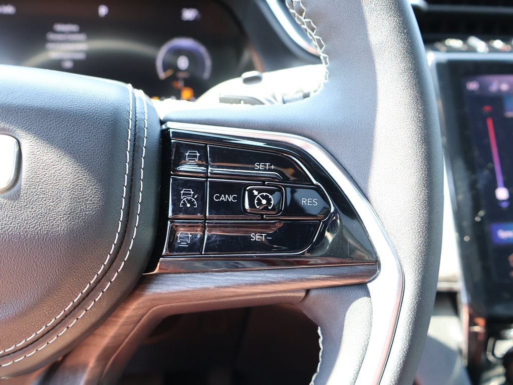 Used 2023 Jeep Grand Cherokee L Overland AWD/4WD image 29