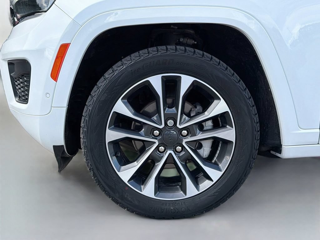 Used 2022 Jeep Grand Cherokee Overland w/ Luxury Tech Group IV AWD/4WD image 36