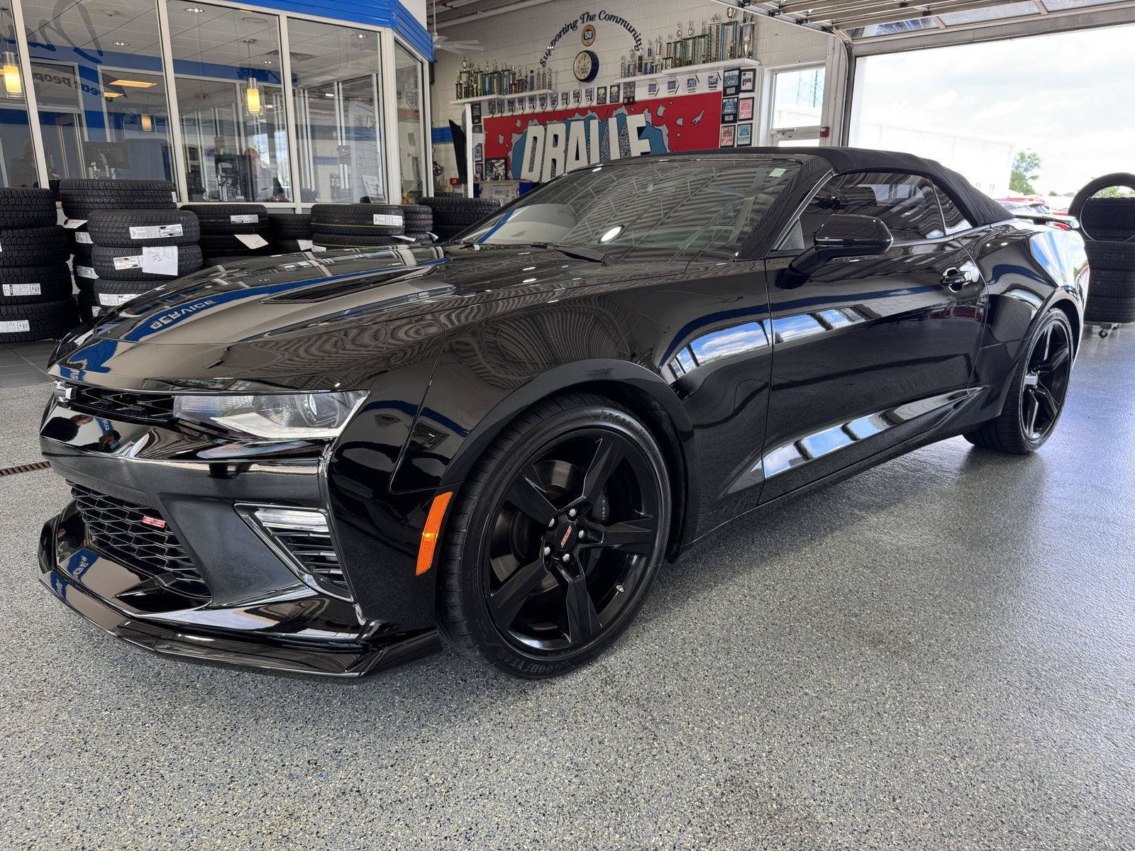 Used 2017 Chevrolet Camaro SS RWD image 4