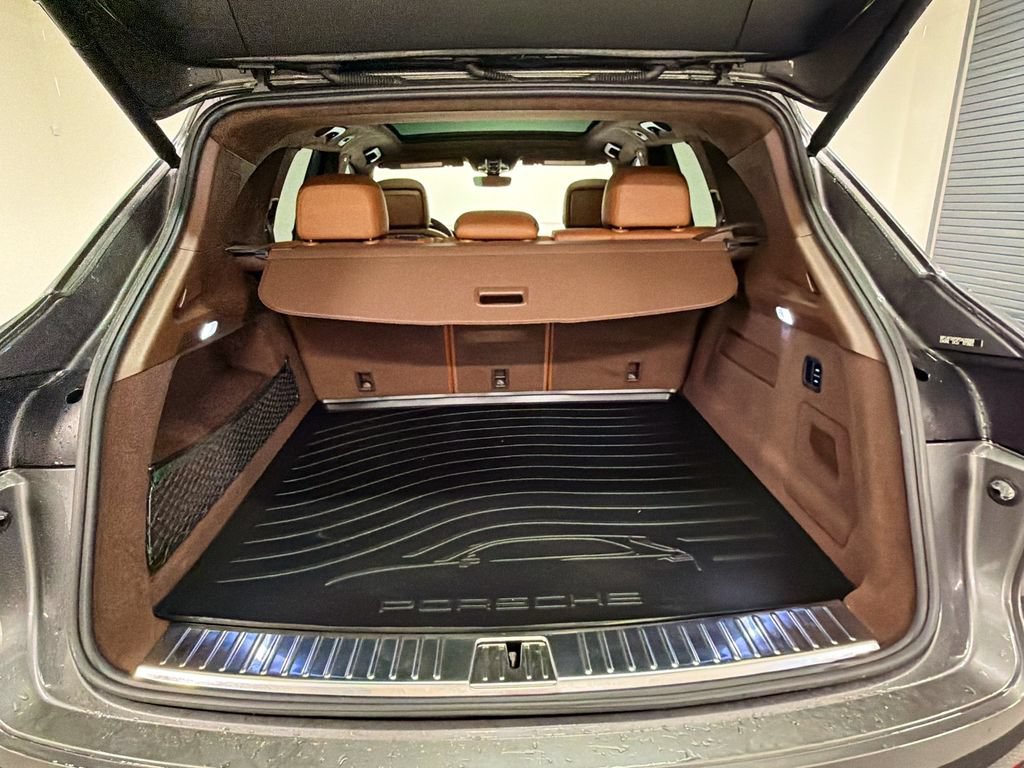 Certified 2023 Porsche Cayenne Turbo AWD/4WD image 28