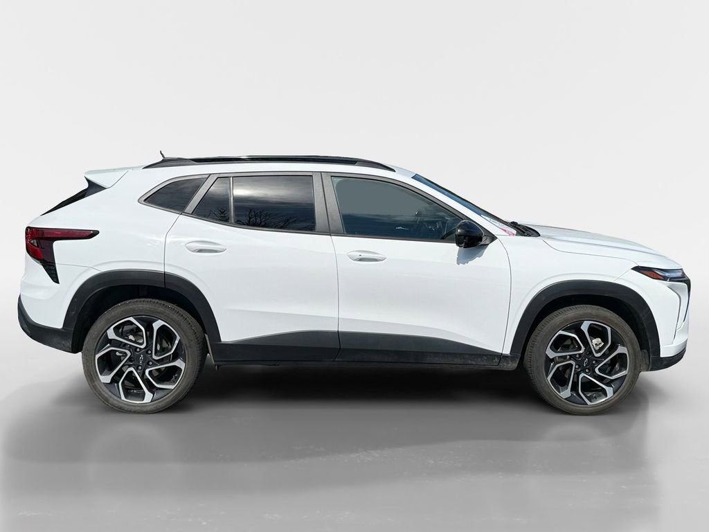 Used 2024 Chevrolet Trax RS w/ Driver Confidence Package image 3