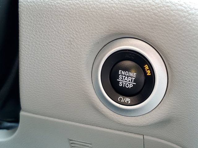 Used 2024 Chrysler Pacifica Limited FWD image 17