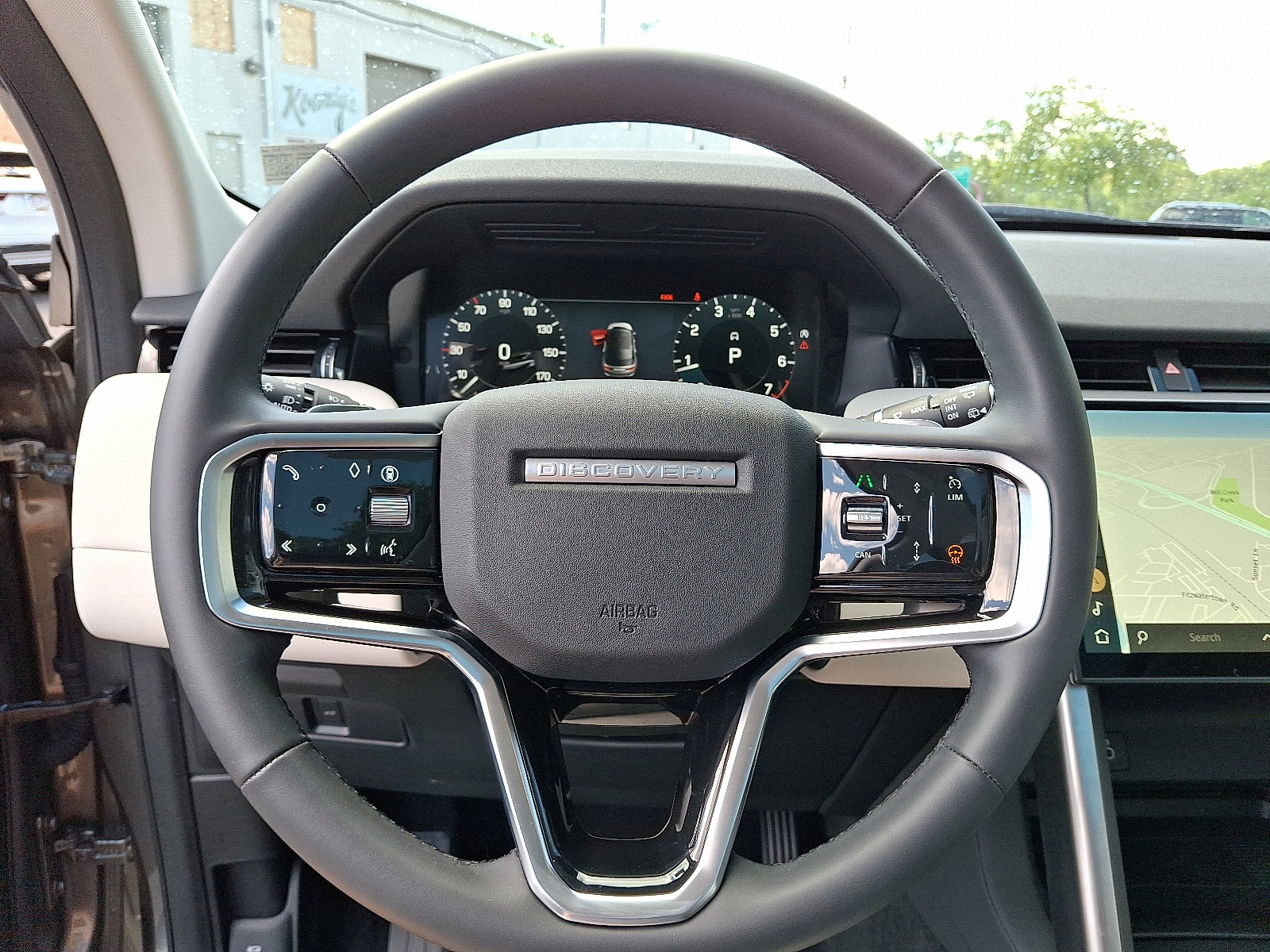 Used 2025 Land Rover Discovery Sport S image 19
