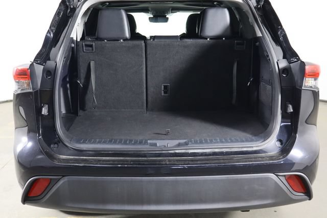 Used 2022 Toyota Highlander XLE FWD image 18