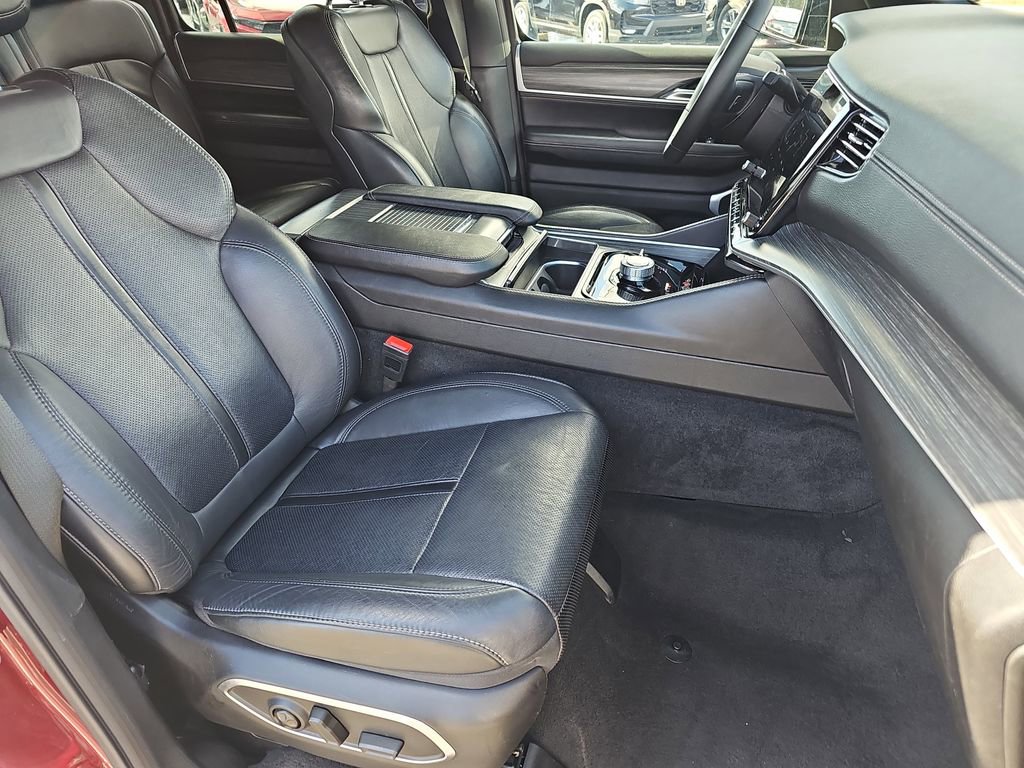 Used 2024 Jeep Wagoneer L Series II w/ Flexible Seating Group image 12