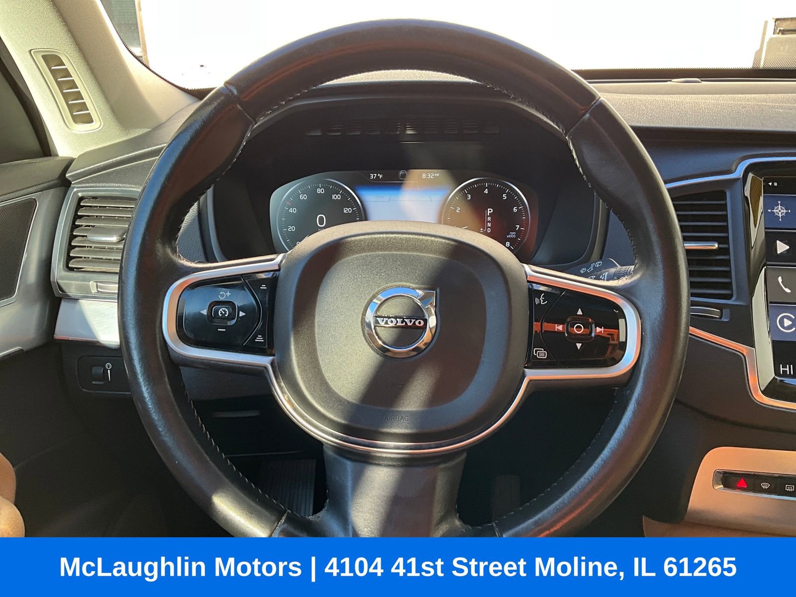 Used 2016 Volvo XC90 T6 Momentum w/ Protection Package Plus image 3