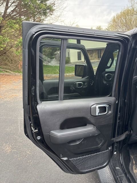 Used 2023 Jeep Gladiator Overland w/ LED Lighting Group image 18