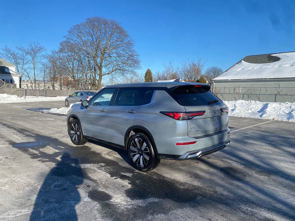 New 2026 Mitsubishi Outlander SE image 8