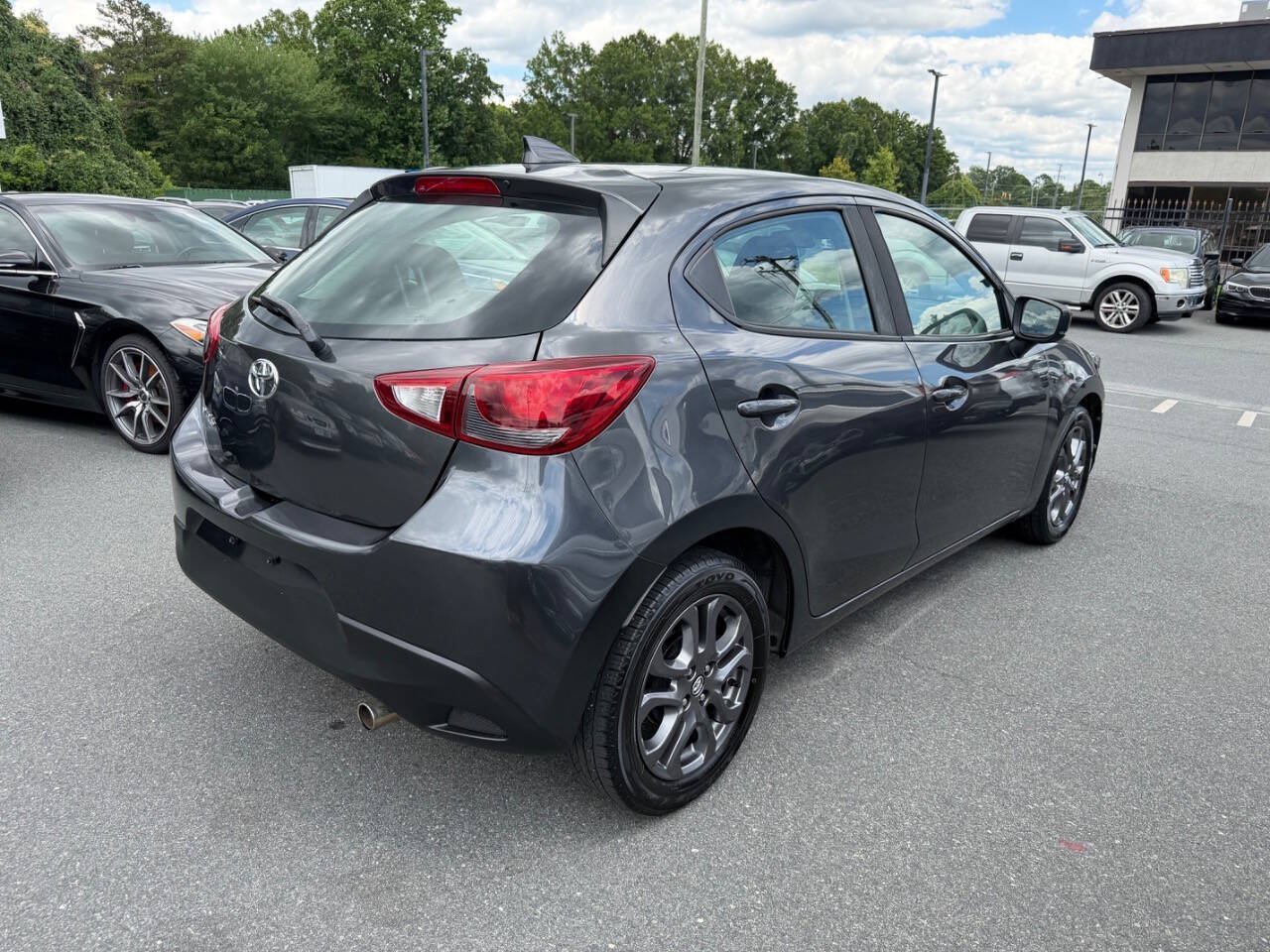 Used 2020 Toyota Yaris LE FWD image 4