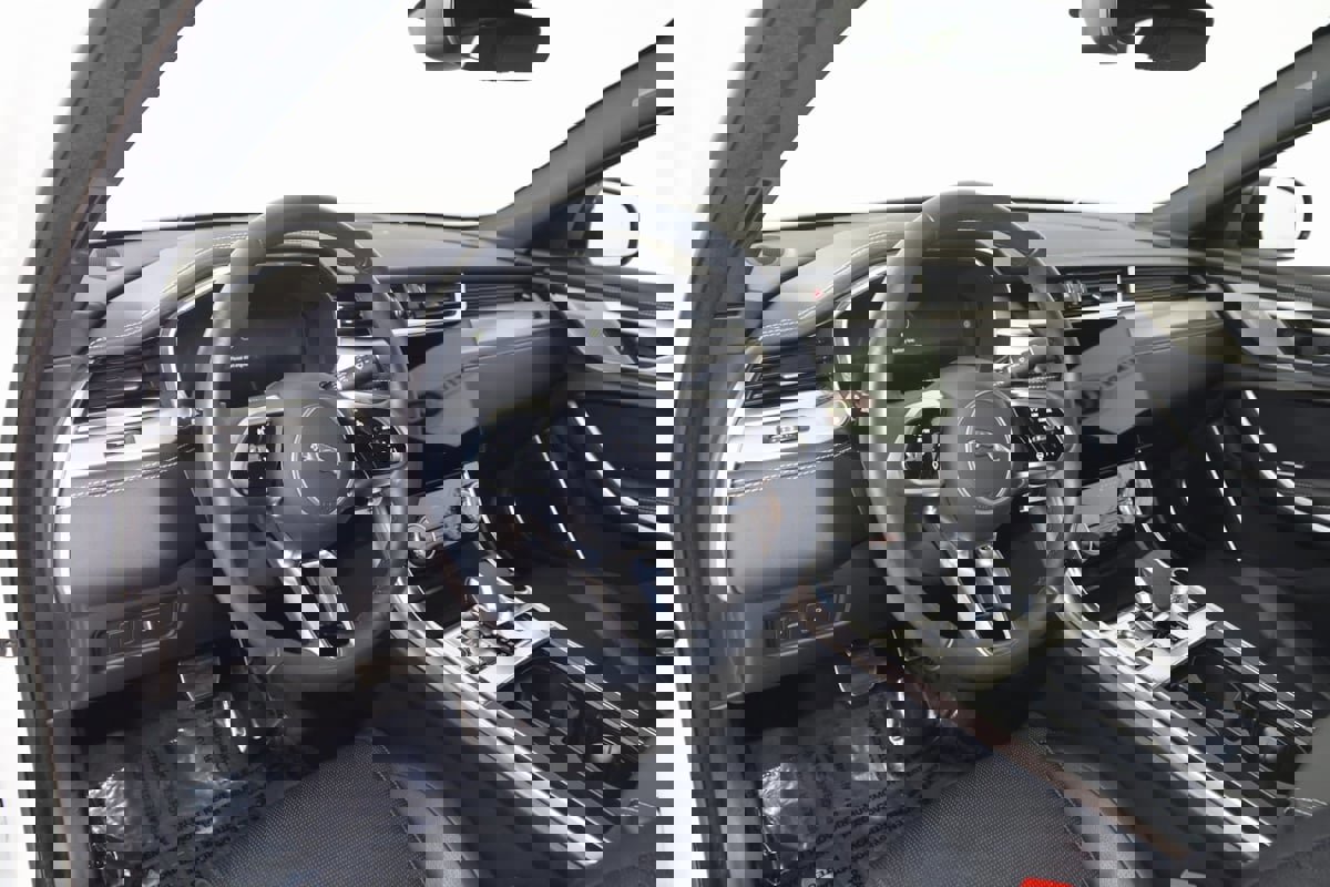 Used 2024 Jaguar XF R-Dynamic SE image 30