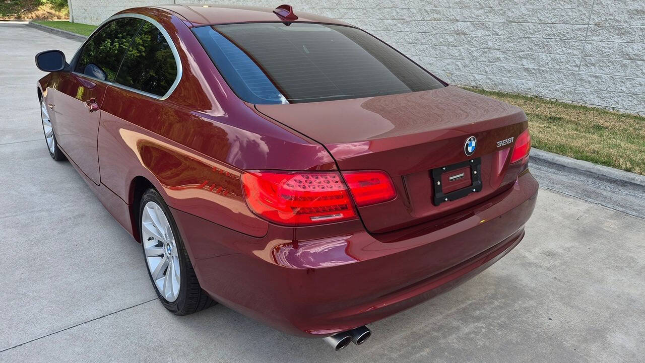 Used 2011 BMW 328i xDrive Coupe AWD/4WD image 3