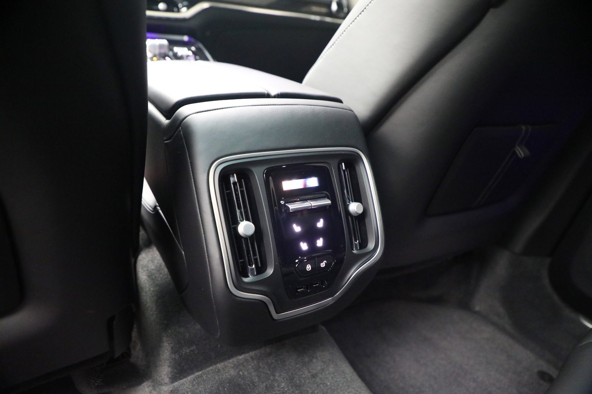 New 2026 Aston Martin DBX S image 32