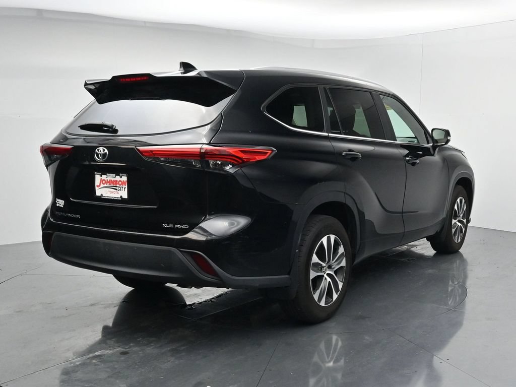Used 2023 Toyota Highlander XLE AWD/4WD image 7