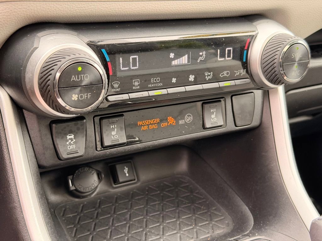 Used 2021 Toyota RAV4 XLE Premium AWD/4WD image 37