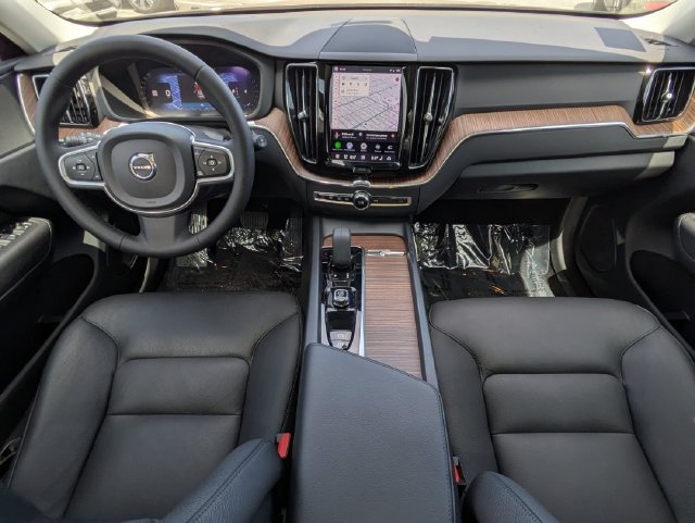 Certified 2022 Volvo XC60 B5 Momentum FWD image 27
