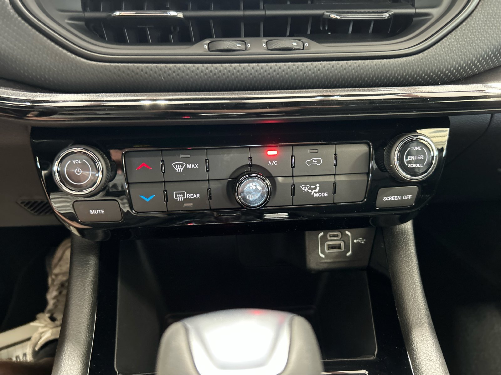 New 2026 Jeep Compass Latitude AWD/4WD image 26