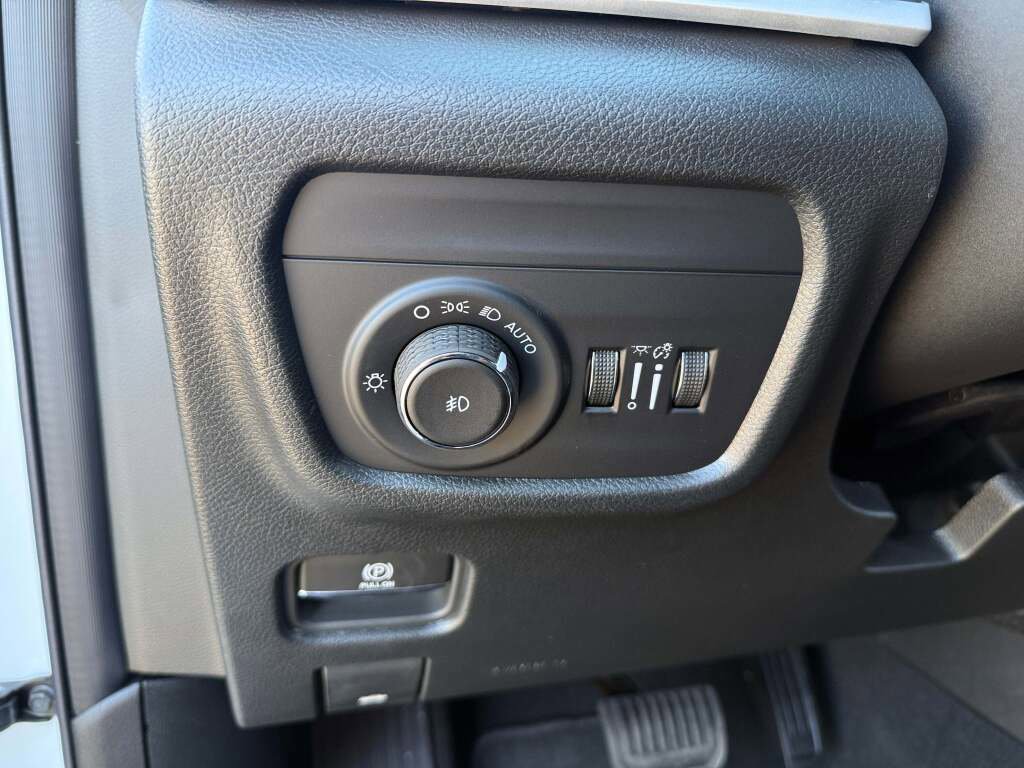 New 2025 Jeep Grand Cherokee L Limited w/ Black Appearance Package image 32