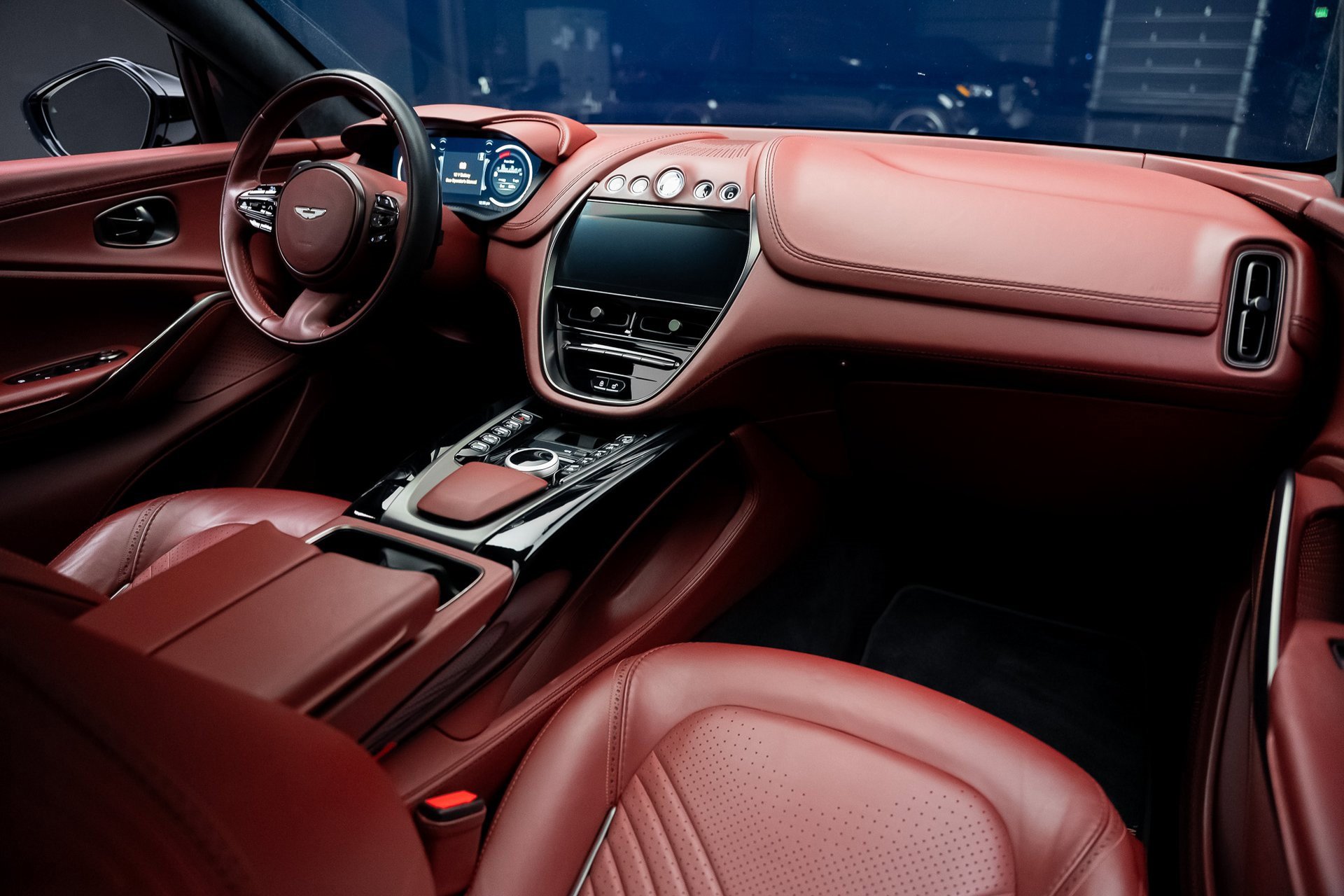 Used 2021 Aston Martin DBX image 60