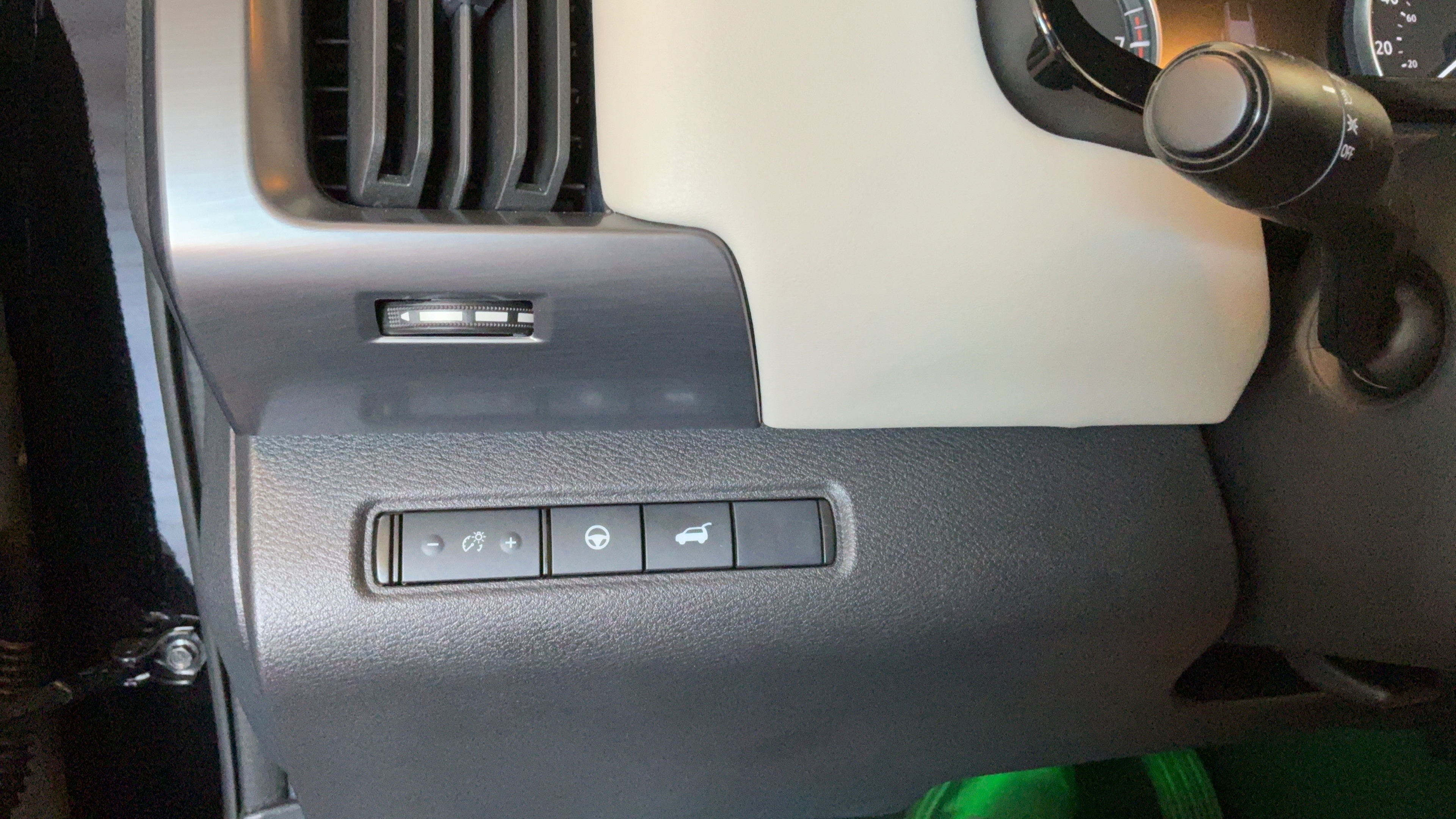 Used 2024 Nissan Pathfinder SL w/ SL Premium Package FWD image 16