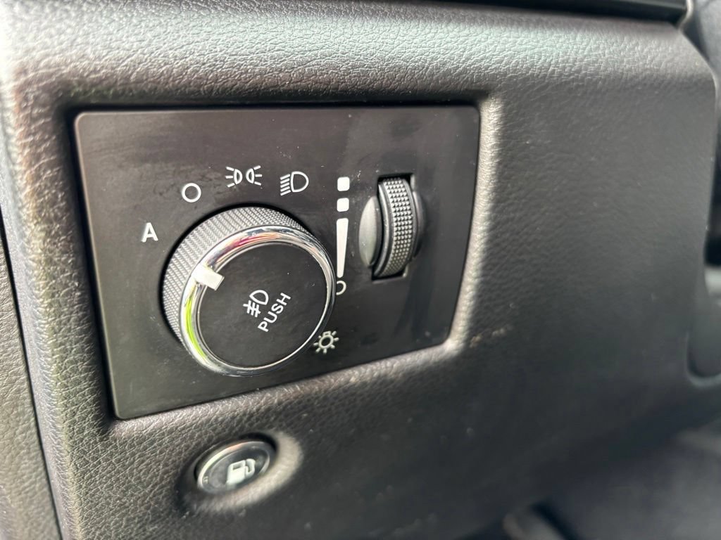 Used 2020 Jeep Grand Cherokee Laredo AWD/4WD image 35