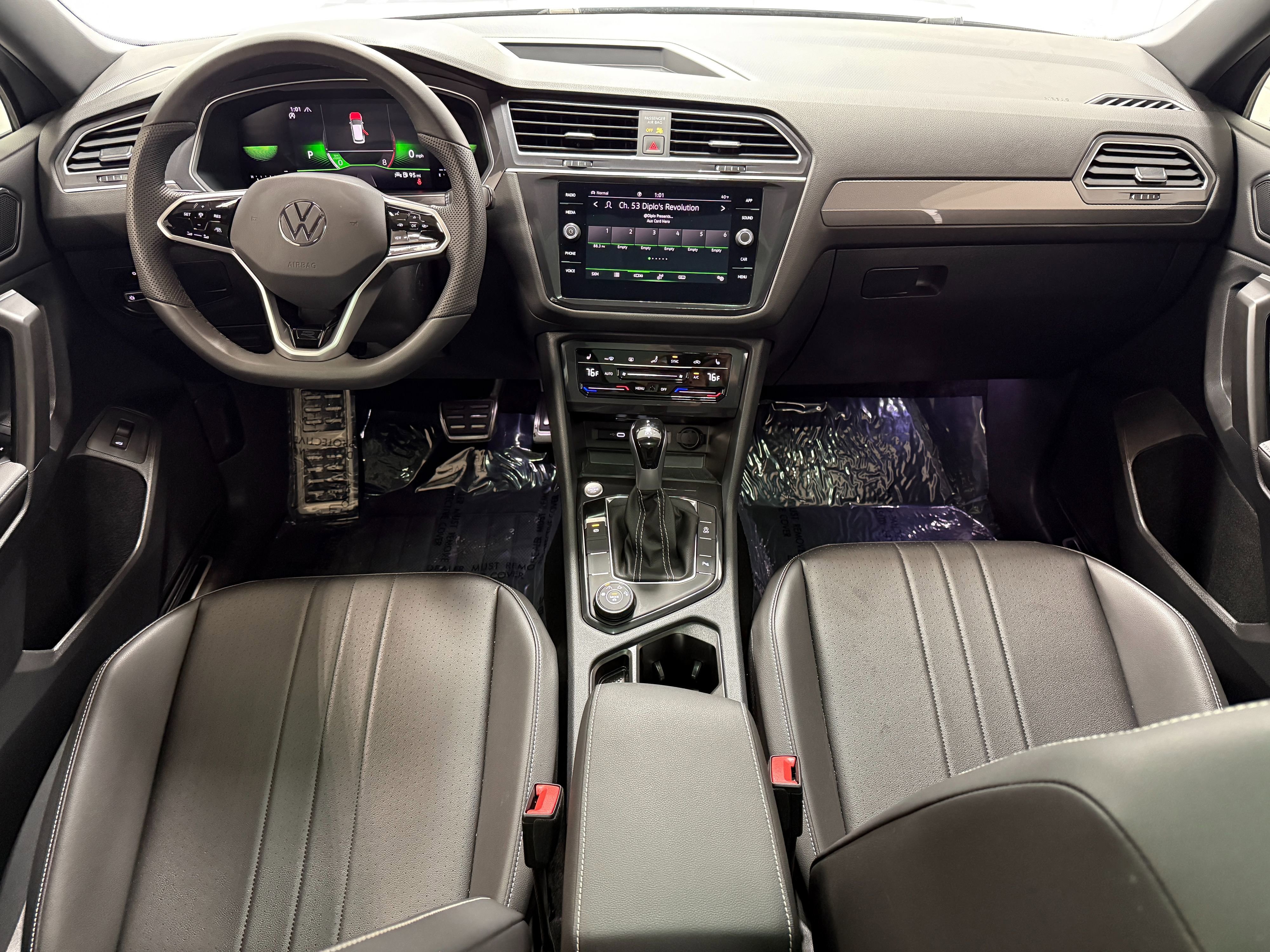 Used 2024 Volkswagen Tiguan SE R-Line image 14