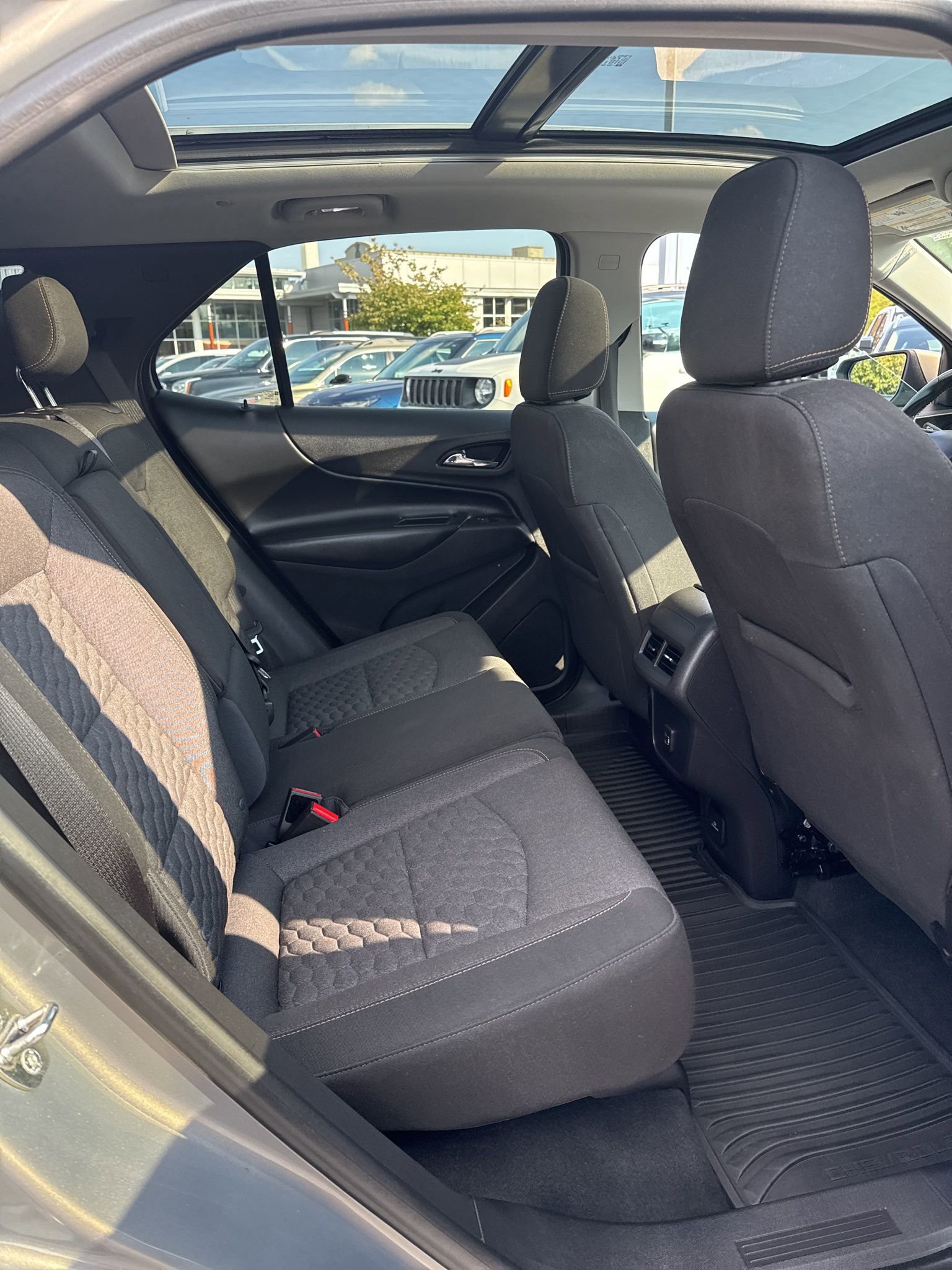 Used 2019 Chevrolet Equinox LT w/ Sun & Navigation Package image 17