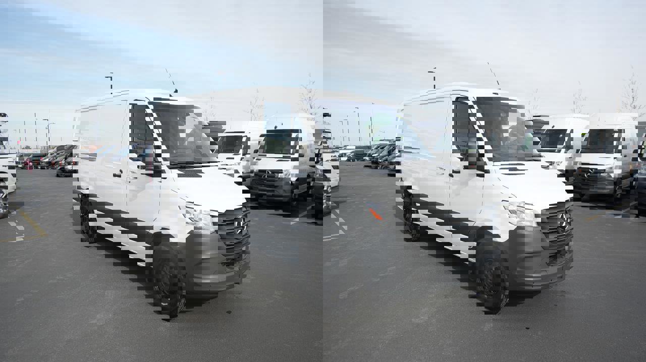 Used 2025 Mercedes-Benz Sprinter 2500 image 3