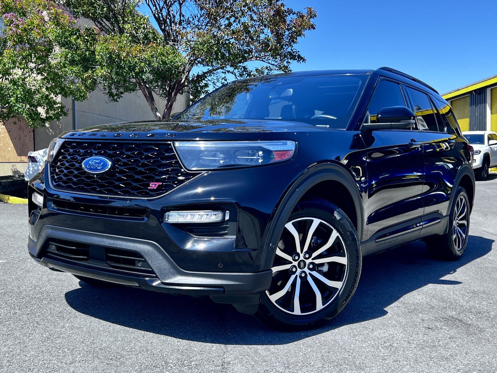 Used 2020 Ford Explorer ST w/ Premium Technology Package AWD/4WD image 2